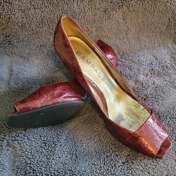Rampage Mystic Wine Faux Alligator Heels, size 8M - Picture 2 of 12